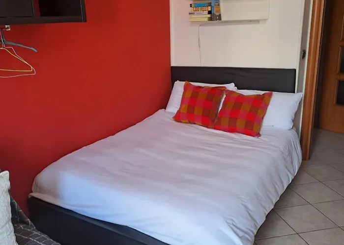 Stanza Privata In Casa Condivisa - Private In Shared ホームステイ