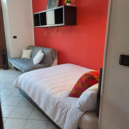 Stanza Privata In Casa Condivisa - Private In Shared Habitación en casa particular Turín